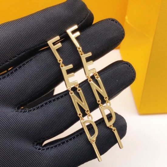 Earrings with the impression of a fashionable senior 2023SS FENDI Fendi Earrings with the impression of a fashionable senior 2023SS FENDI Fendi